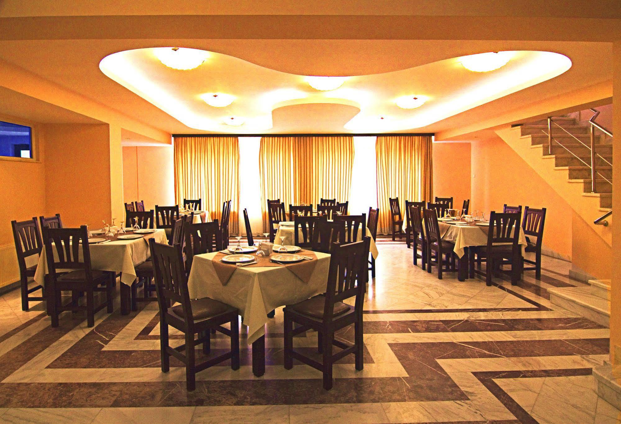 Hotel Floris Cheia  Exterior foto
